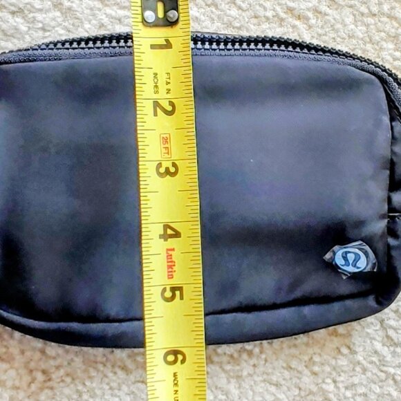 Lululemon Everywhere Belt Bag - NEW - Picture 8 of 9